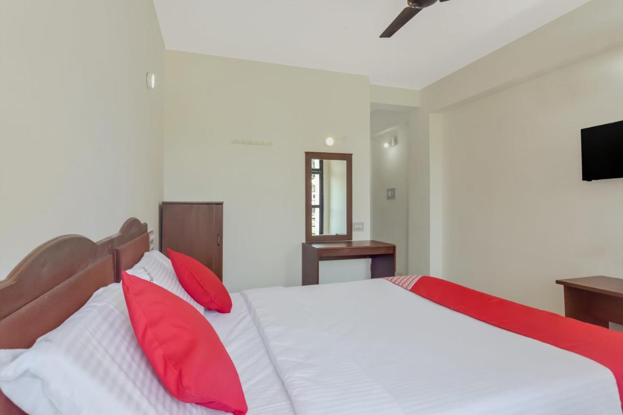 Oyo 13581 Hotel Raj Madikeri Exterior photo