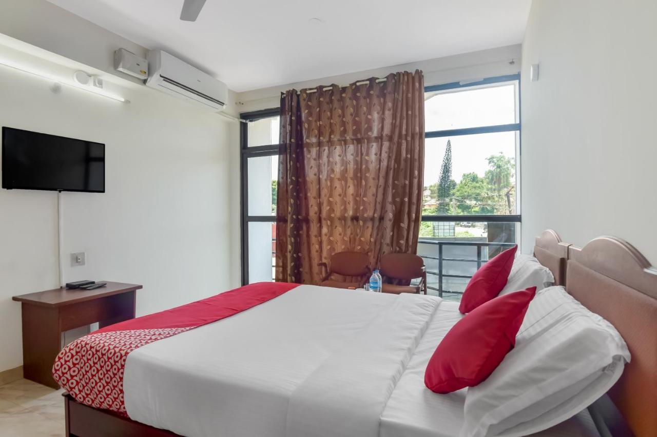 Oyo 13581 Hotel Raj Madikeri Exterior photo