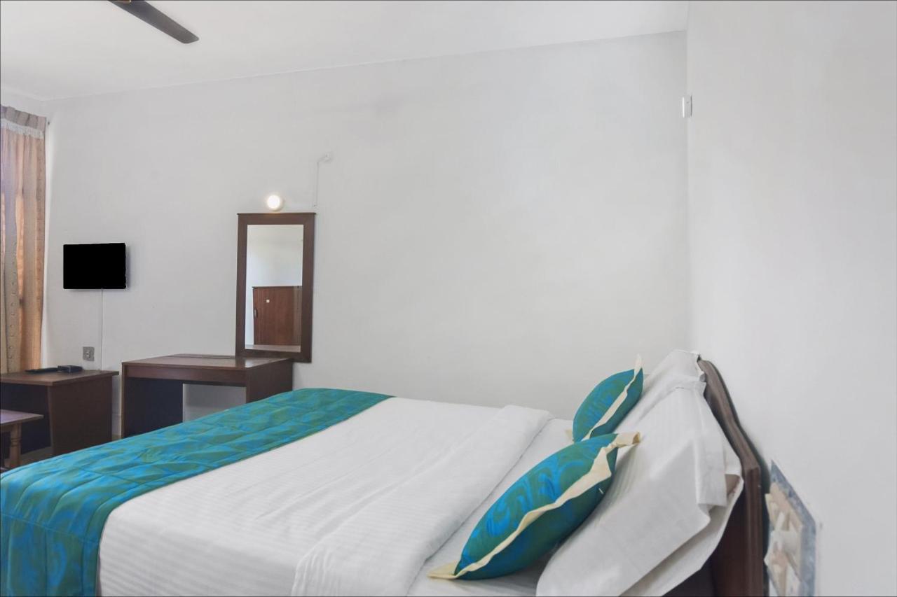 Oyo 13581 Hotel Raj Madikeri Exterior photo