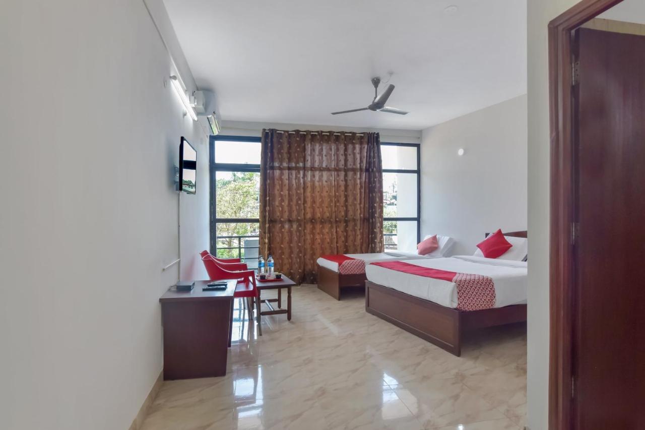 Oyo 13581 Hotel Raj Madikeri Exterior photo