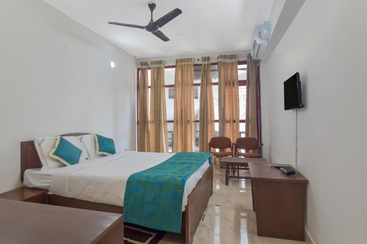 Oyo 13581 Hotel Raj Madikeri Exterior photo